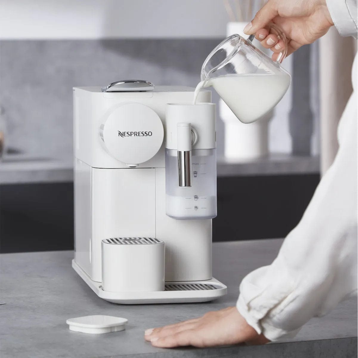 Nespresso Lattissima One Espresso Machine by De'Longhi EN510W (Porcelain White) Nespresso Machine DeLonghi