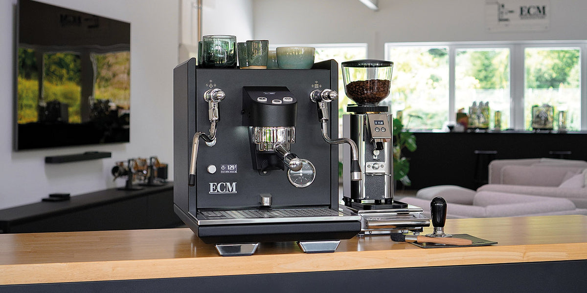 ECM Estetika in a kitchen with grinder