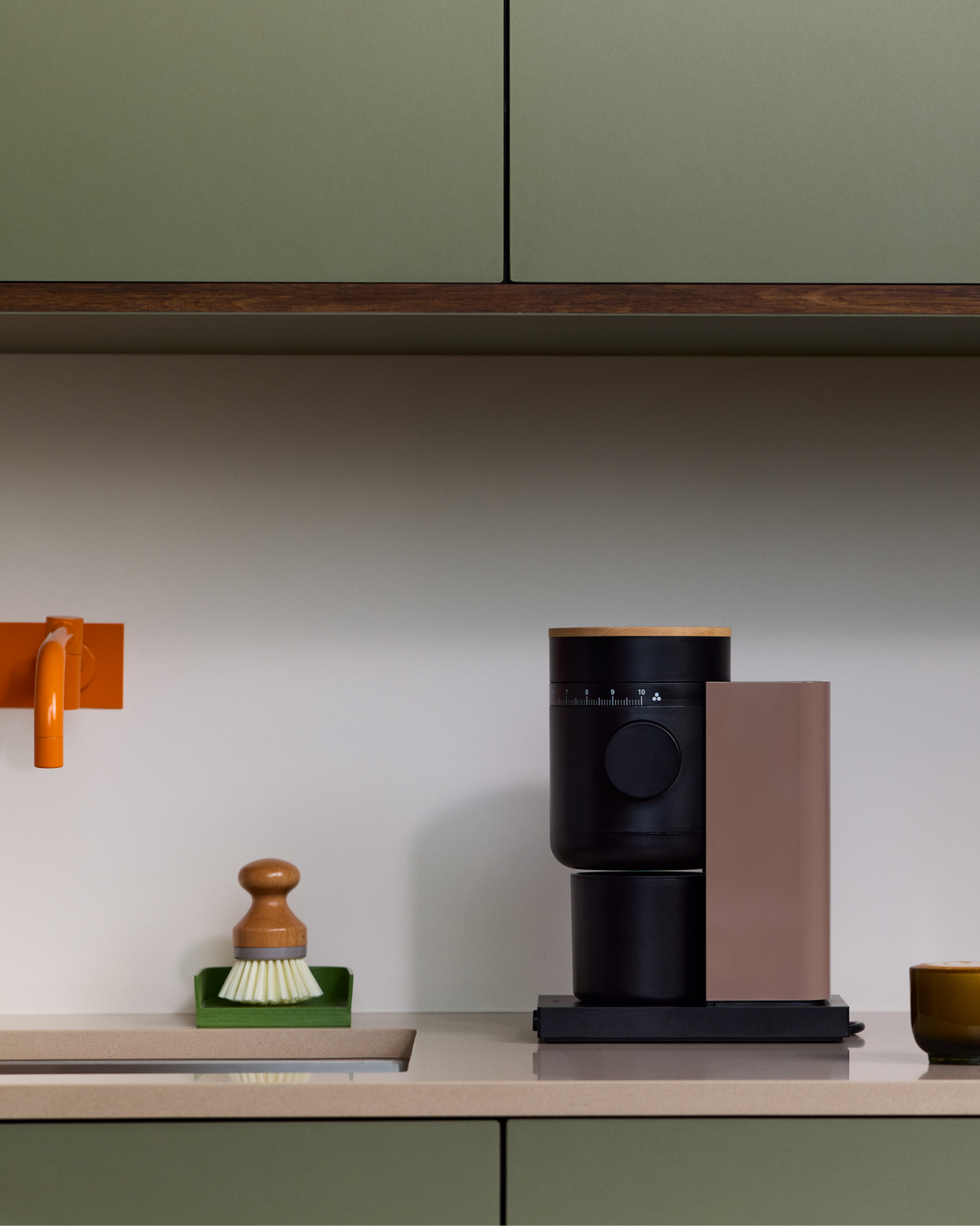 Fellow Opus 2 Conical Burr Grinder in malted chocolate with maple lid and catch cups